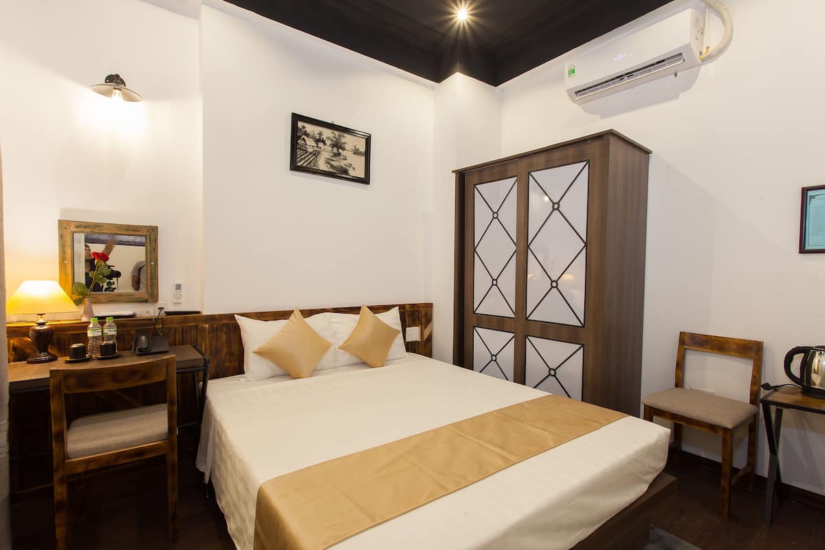 In-room safe, free WiFi, bed sheets