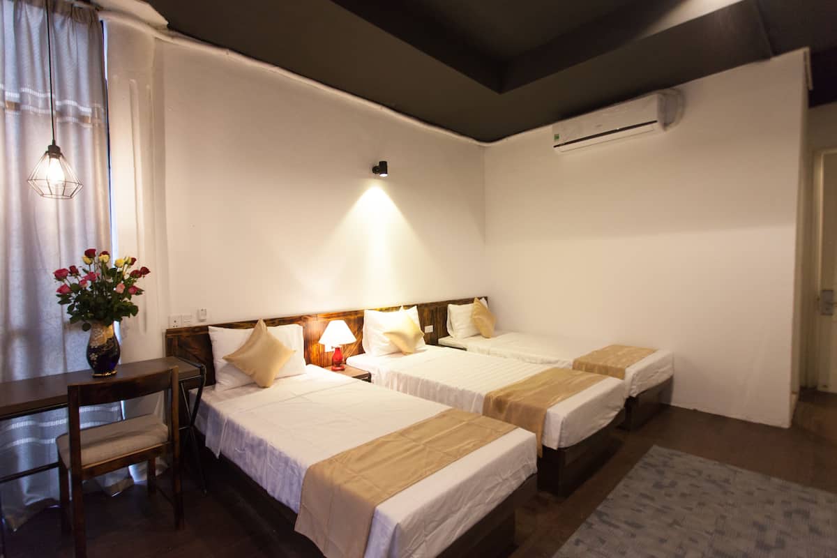 Luxury Triple Room | Bilik Mandi | Kelengkapan dandanan diri percuma, pengering rambut, tuala disediakan