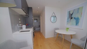 Downtown Apartment with Amazing Views | In-room dining - Downtown Apartment with Amazing Views (Auckland)