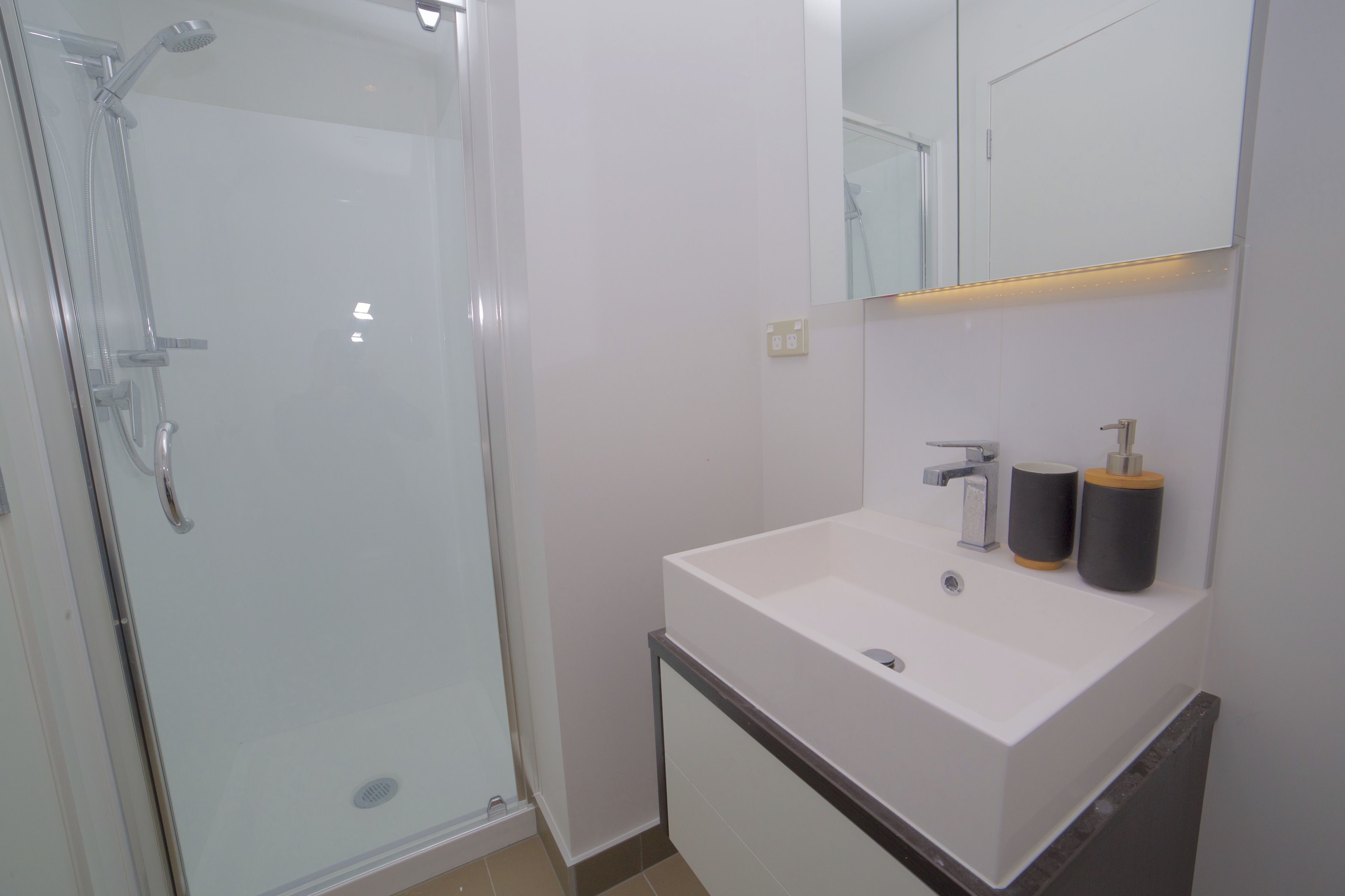 Downtown Apartment with Amazing Views | Bathroom | Shower, free toiletries, hair dryer, towels