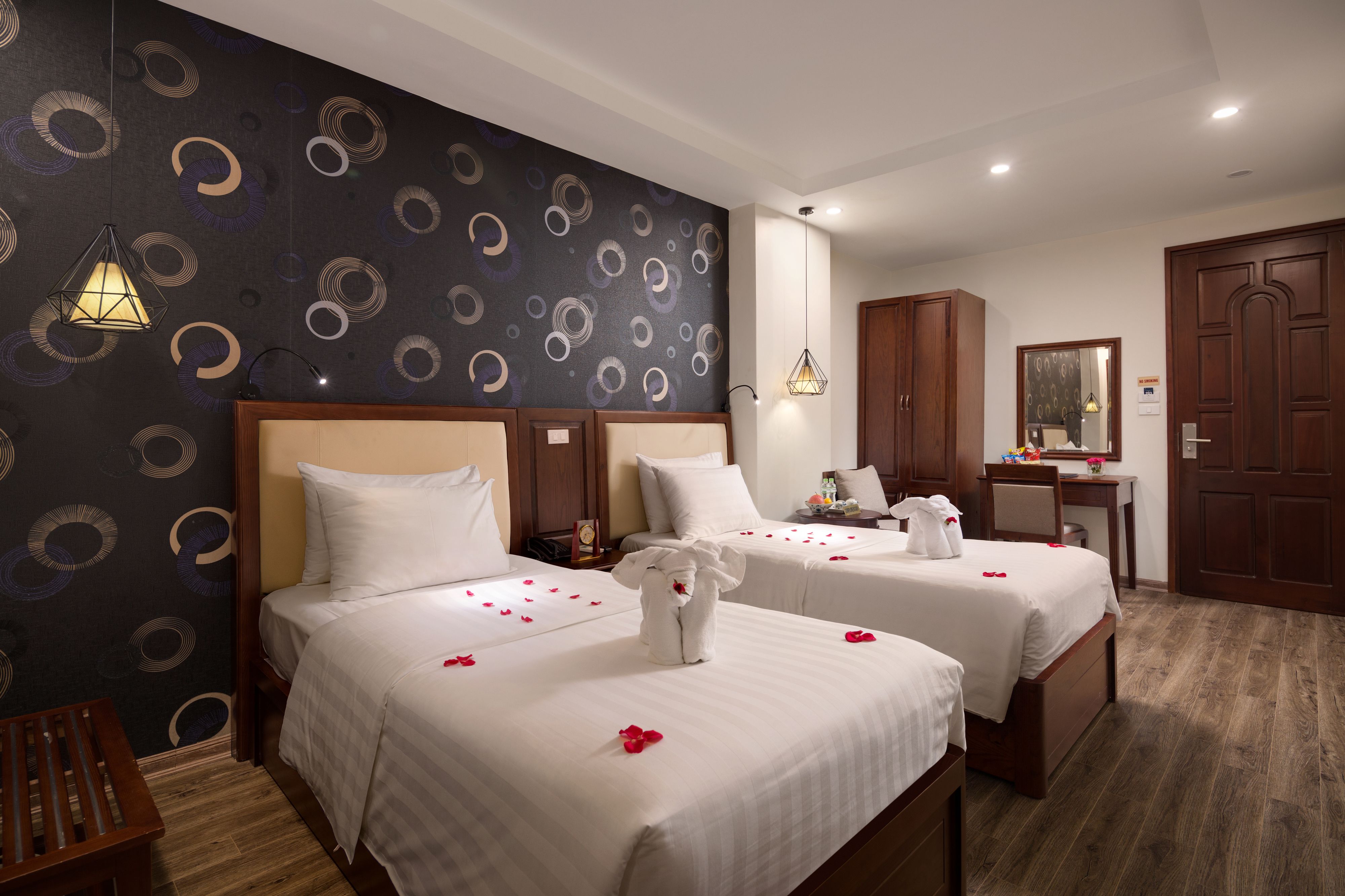 superior twin room | minibar, in-room safe, desk, soundproofing