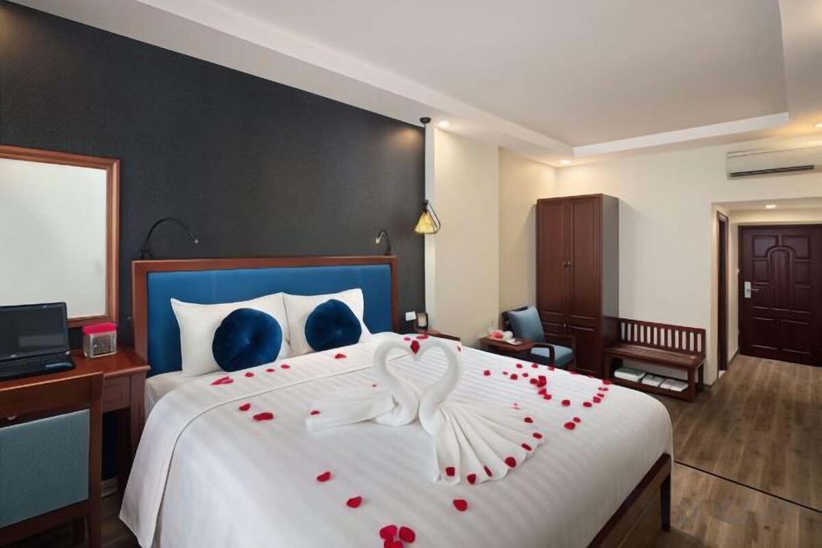 Minibar, in-room safe, desk, soundproofing