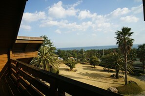 Deluxe Studio (Balcony) | Balcony