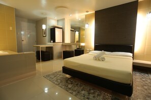 Minibar, free WiFi, bed sheets - One Serenata Hotel Bacao (General Trias)