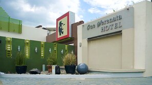 Exterior - One Serenata Hotel Bacao (General Trias)