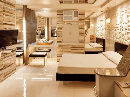 Minibar, wifi gratis y ropa de cama