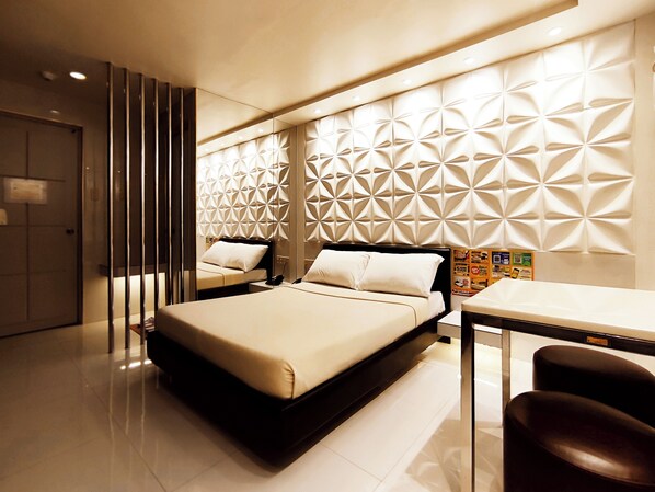 Minibar, free WiFi, bed sheets - One Serenata Hotel Bacao (General Trias)