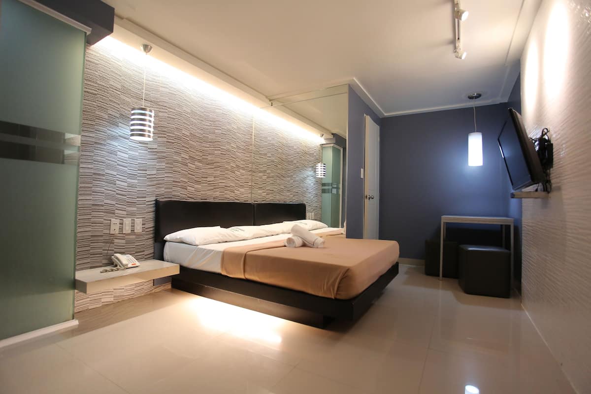 In-room safe, desk, iron/ironing board, free WiFi