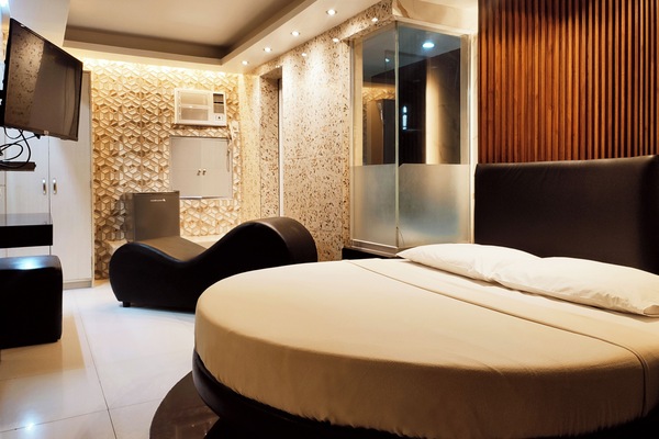Superior Room | In-room safe, desk, iron/ironing board (on request), WiFi (free)