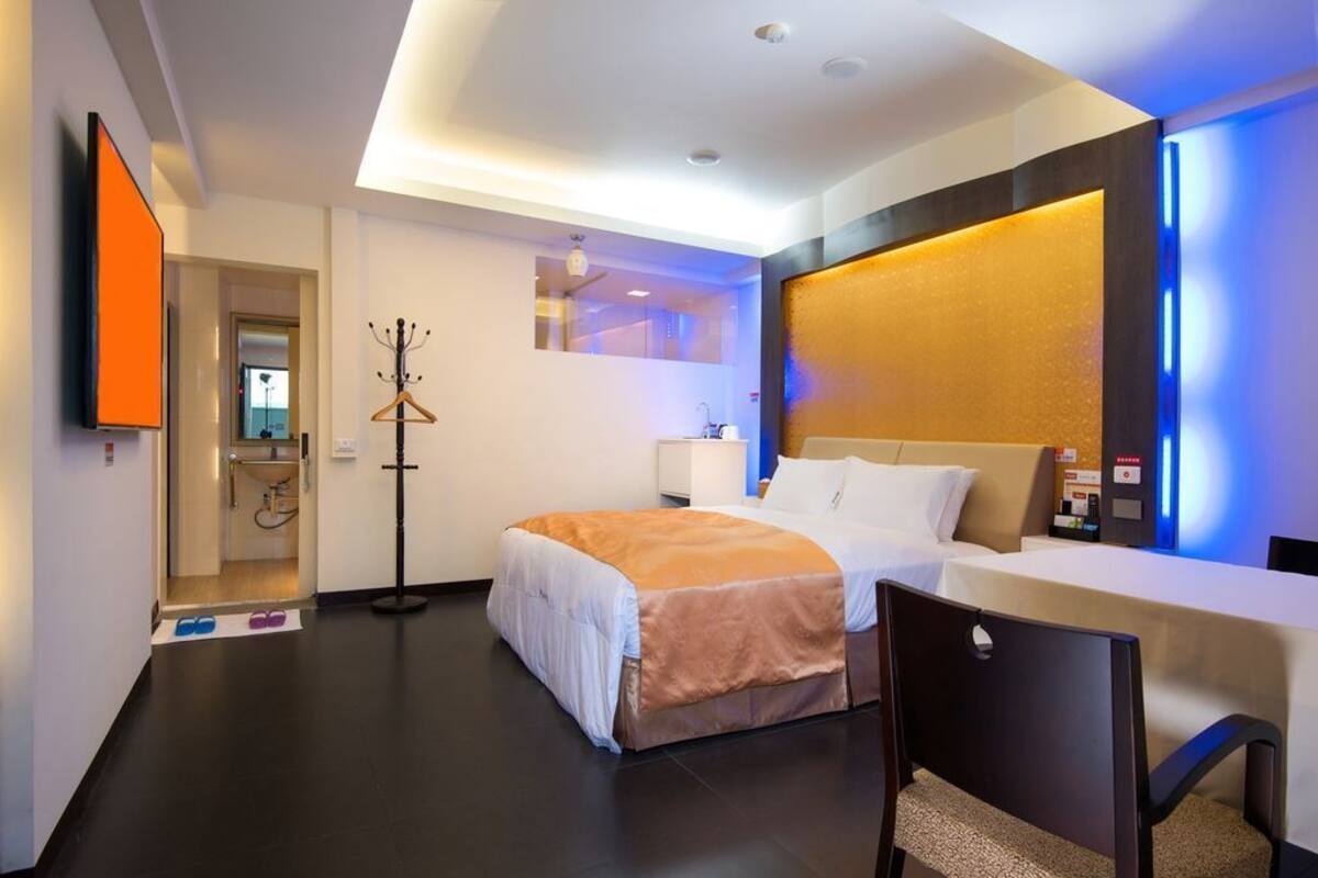 Business tweepersoonskamer, privébadkamer | Luxe beddengoed, een gratis minibar, een bureau