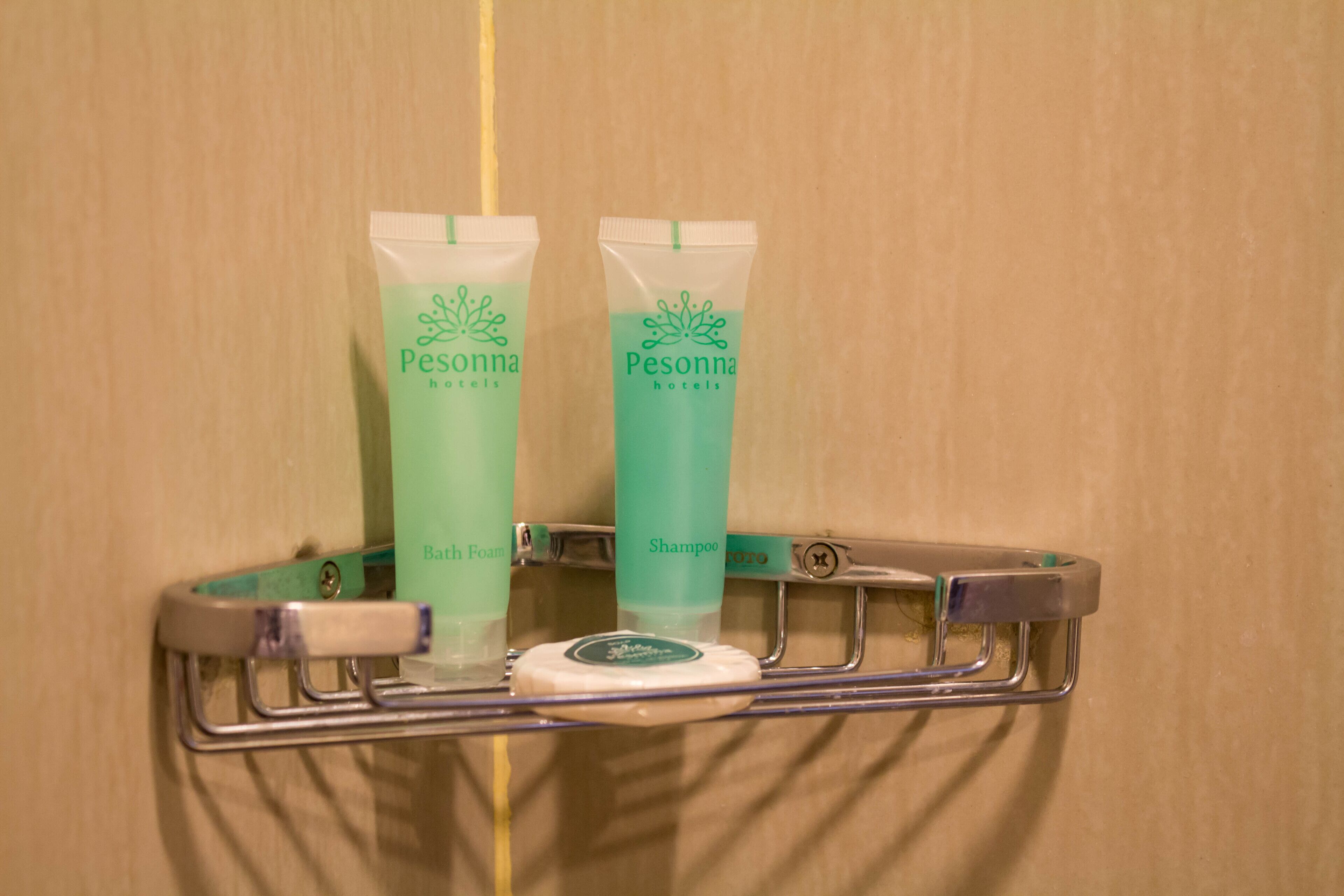 shower, rainfall showerhead, free toiletries, hair dryer