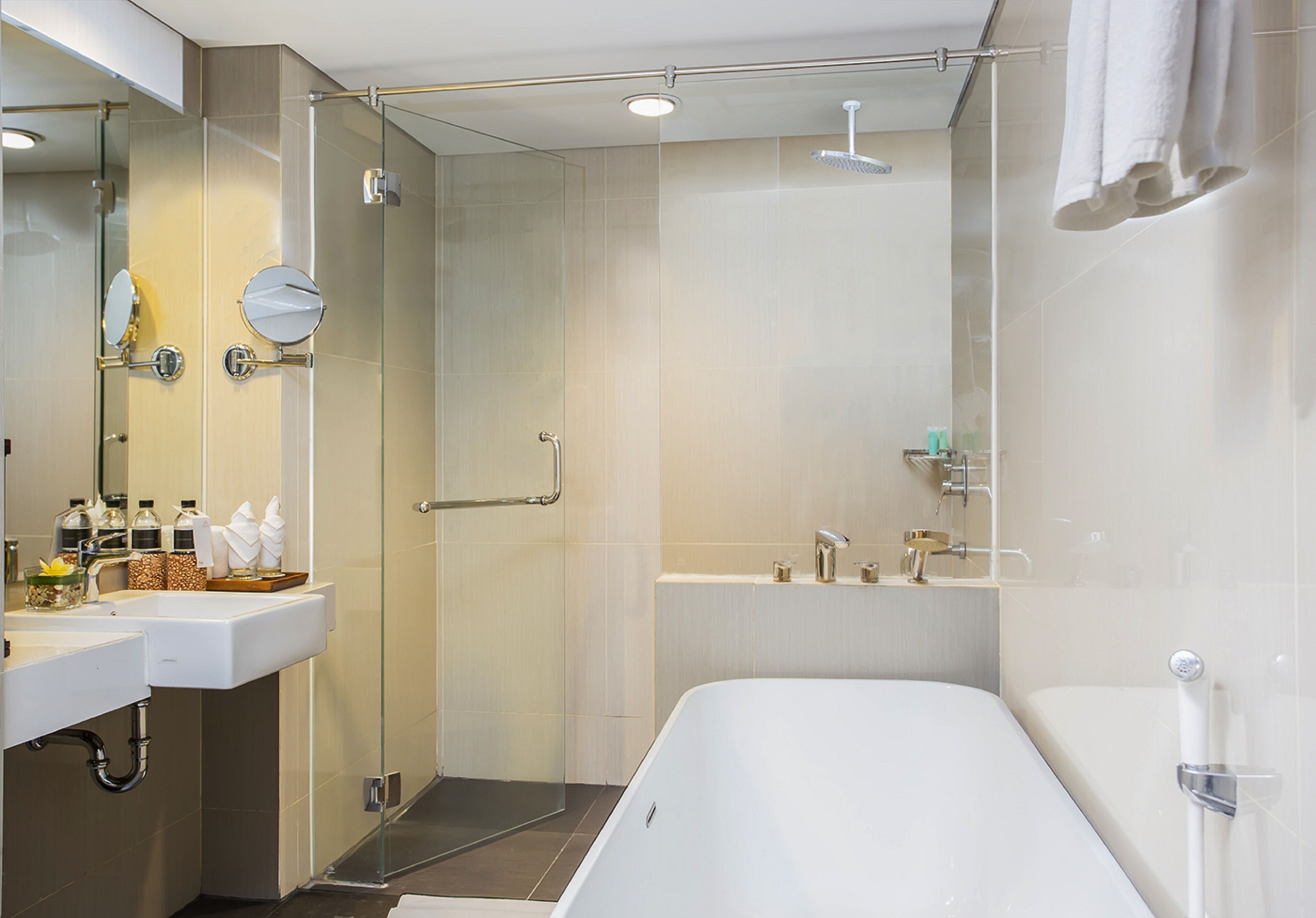 pesonna suite | deep-soaking bathtub