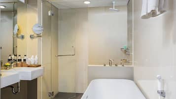 Deep-soaking bathtub