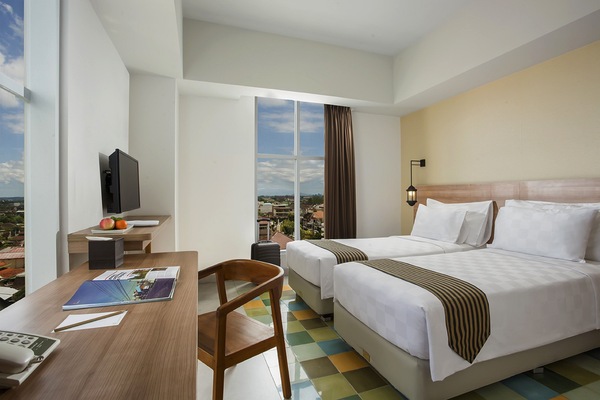 Panoramic Twin Room | Bar mini, peti besi dalam bilik, meja, langsir/tirai gelap terus