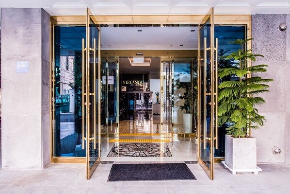 Property entrance - Virginia Hotel (Seogwipo)