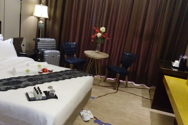 Phòng Deluxe, 1 giường cỡ queen (Corner) | Bộ đồ giường cao cấp, minibar, két bảo mật tại phòng, bàn