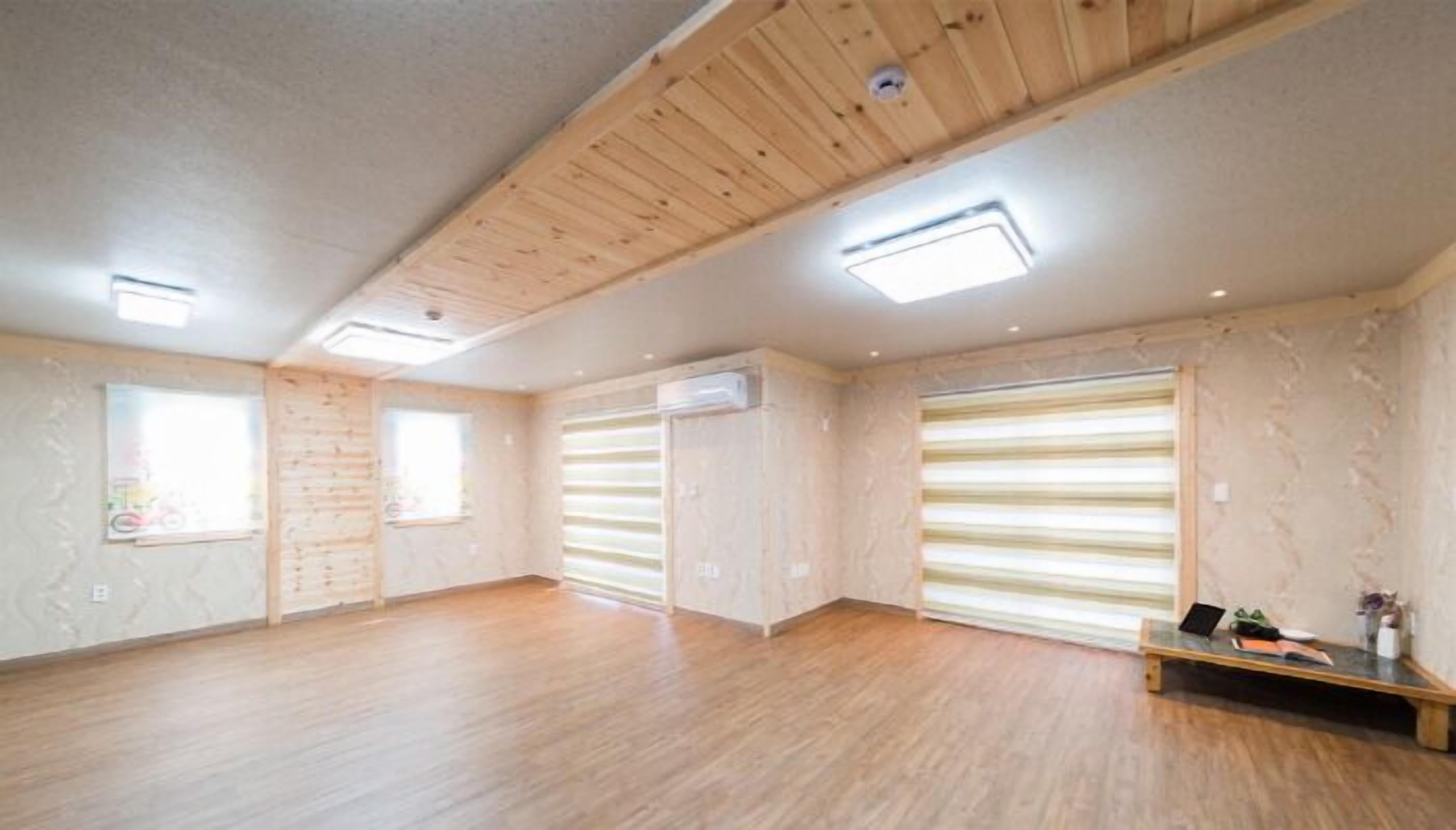 grand room | soundproofing, free wifi, bed sheets