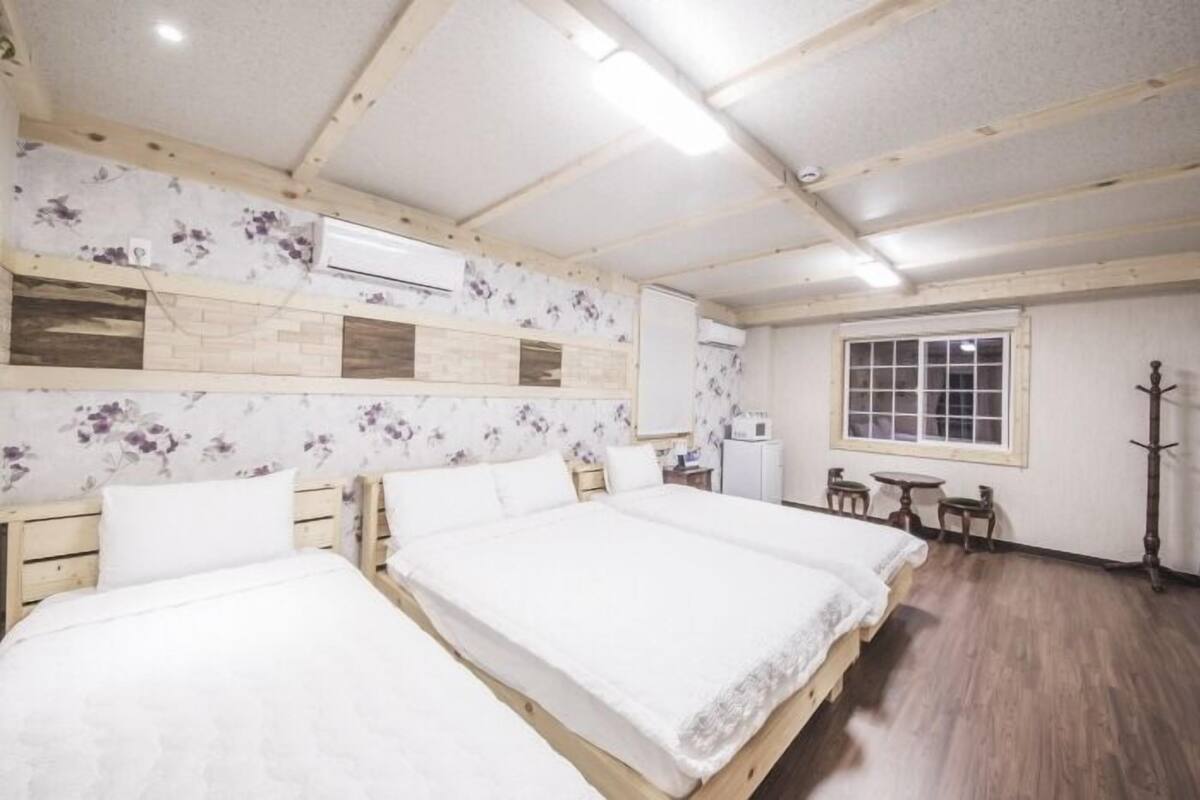 デラックス ルーム (After10 PM check-in,please contact us) | 防音設備、WiFi (無料)、ベッドシーツ