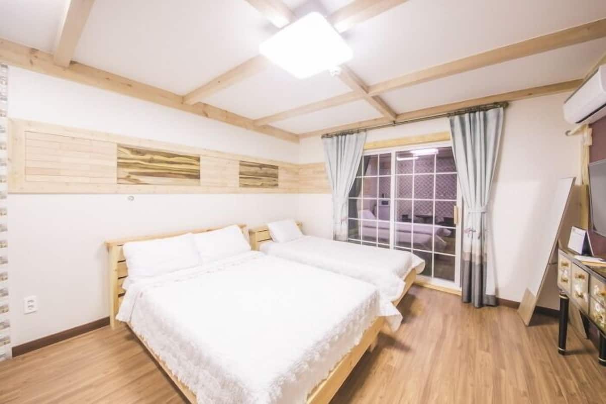 Twin kamer | Geluiddichte muren, gratis wifi, beddengoed