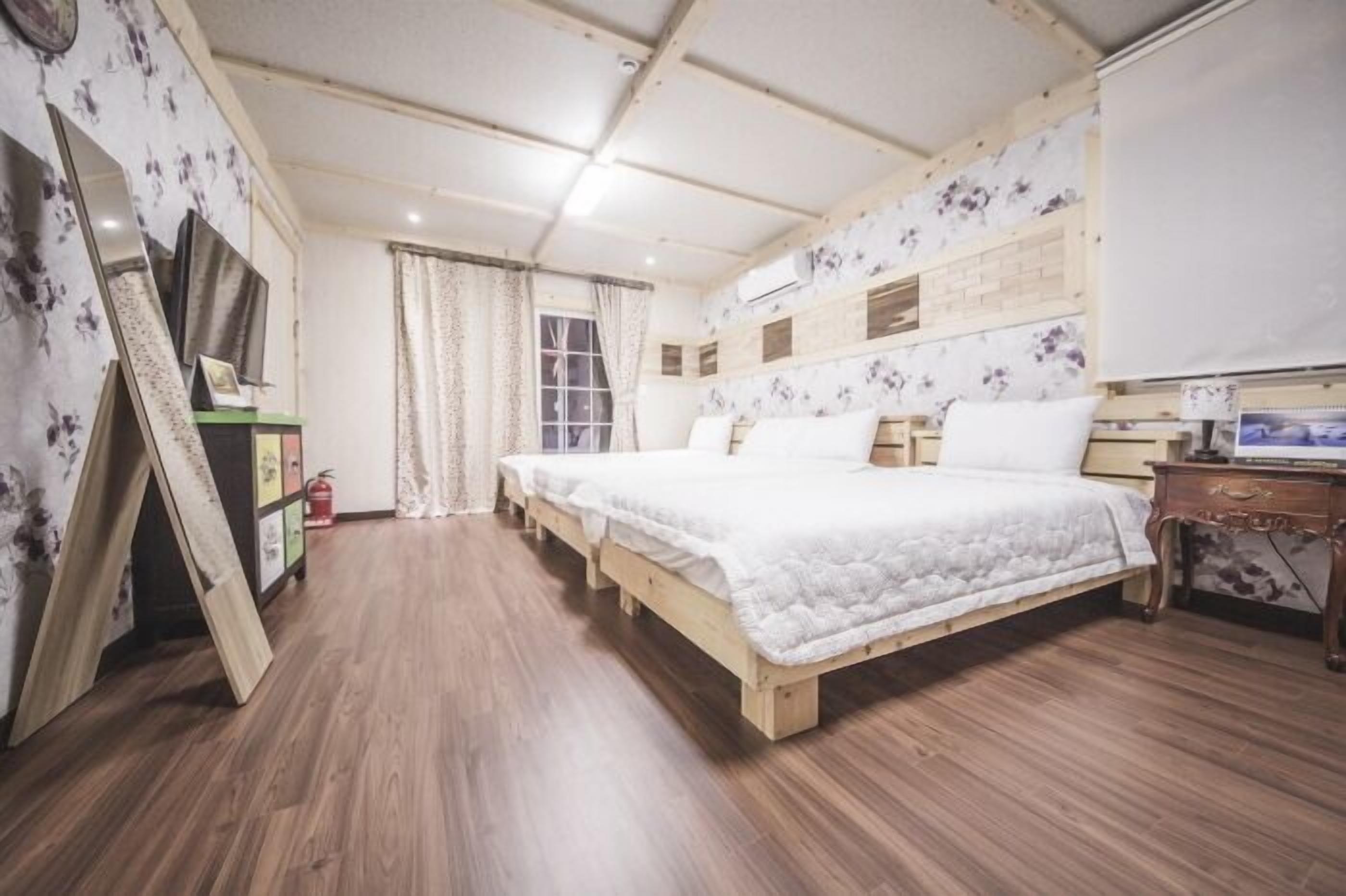 deluxe room | soundproofing, free wifi, bed sheets