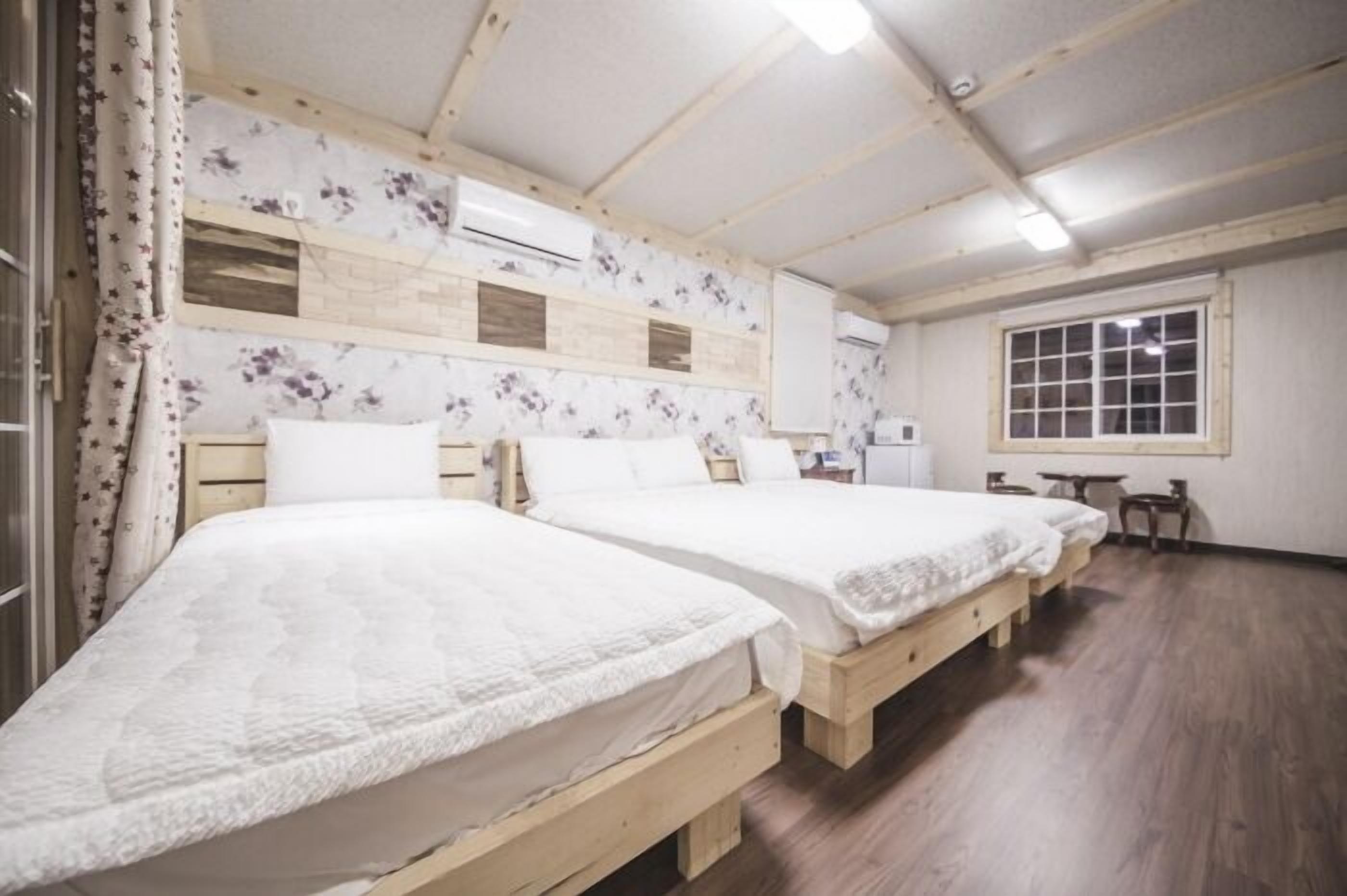 deluxe room | soundproofing, free wifi, bed sheets