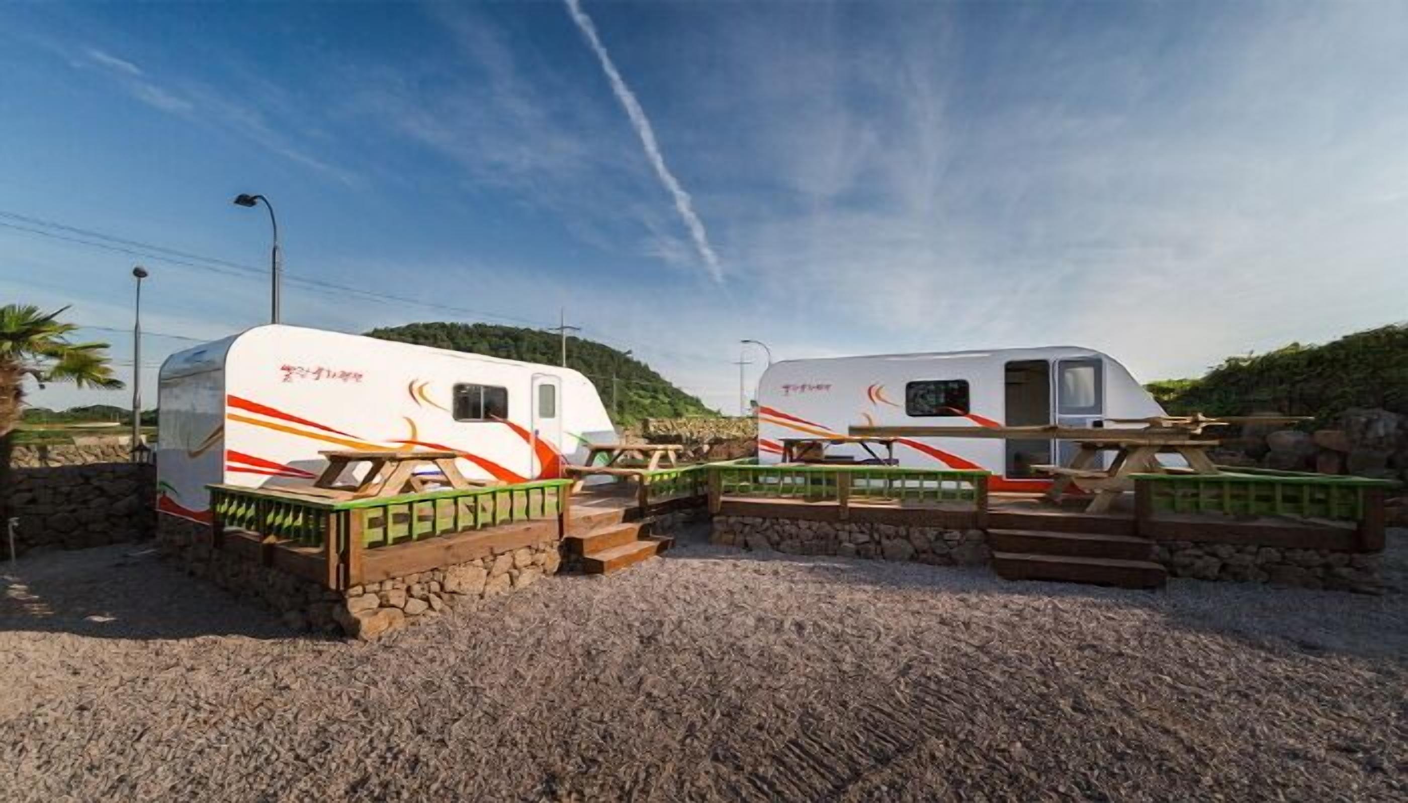 caravan | soundproofing, free wifi, bed sheets