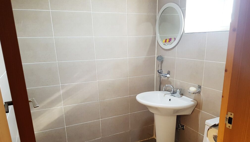 family house, annex building (20 py) | bathroom | shower, free toiletries, slippers, towels