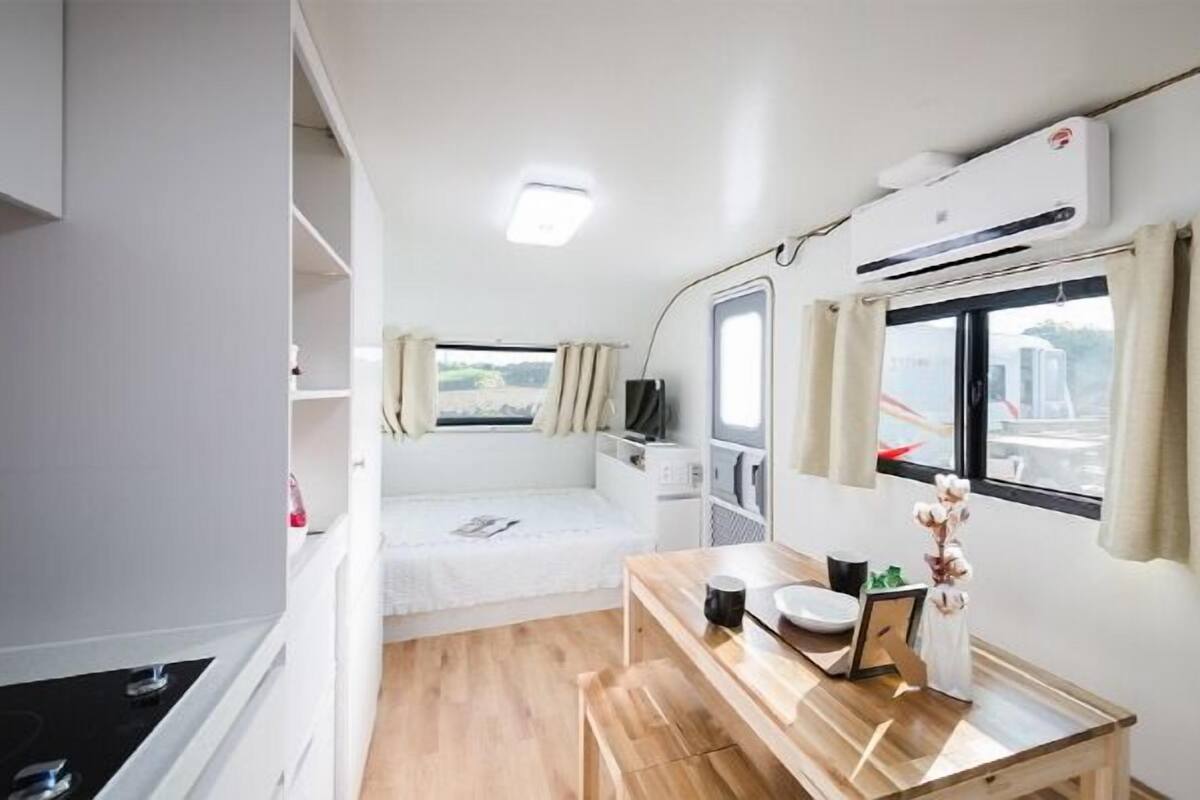Caravan (After 10 PM check-in, please contact us) | 防音設備、WiFi (無料)、ベッドシーツ