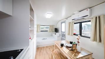 Caravan | Phòng cách âm, truy cập Internet không dây miễn phí, bộ trải giường