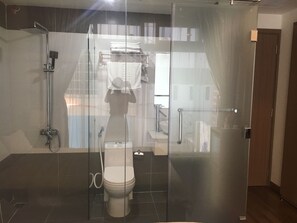 Phòng đôi Tiêu chuẩn | Minibar, két bảo mật tại phòng, bàn, phòng cách âm 