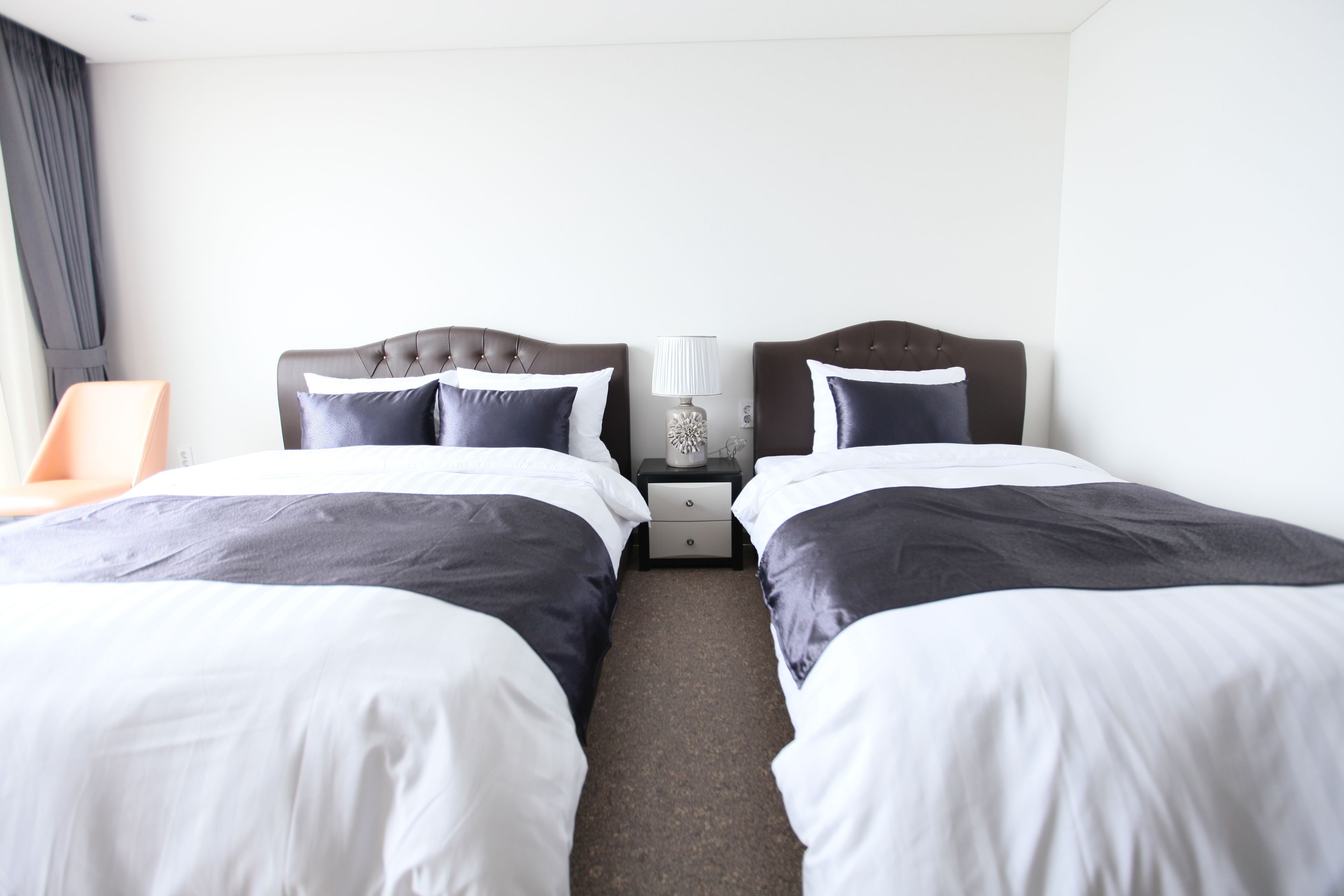 deluxe twin room, ocean view | blackout curtains