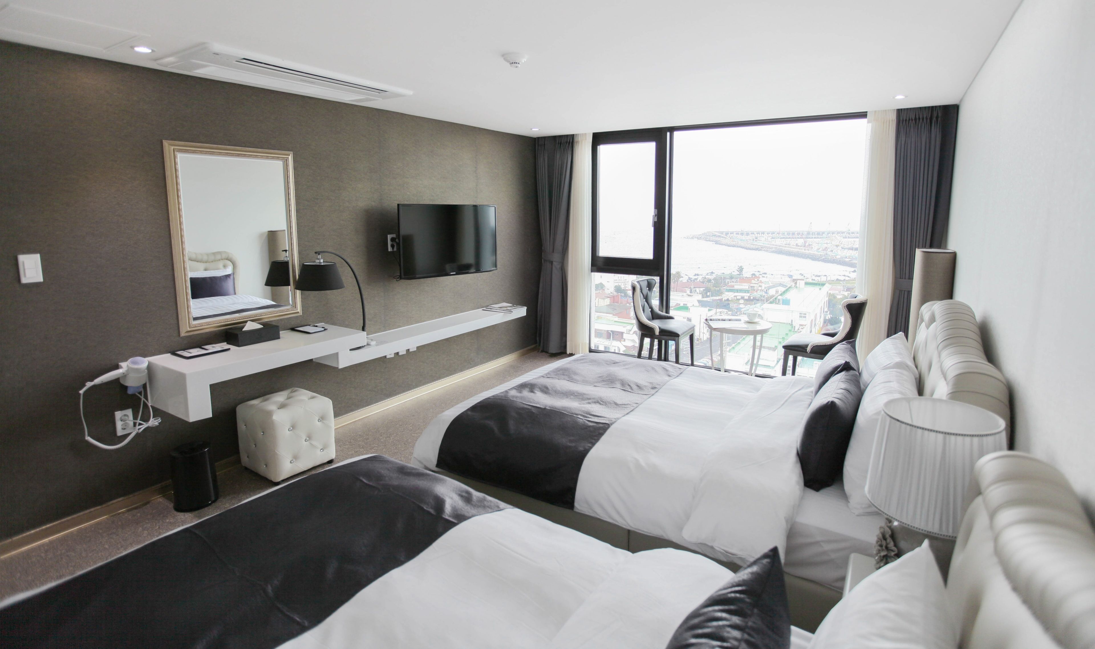 family suite, ocean view | blackout curtains