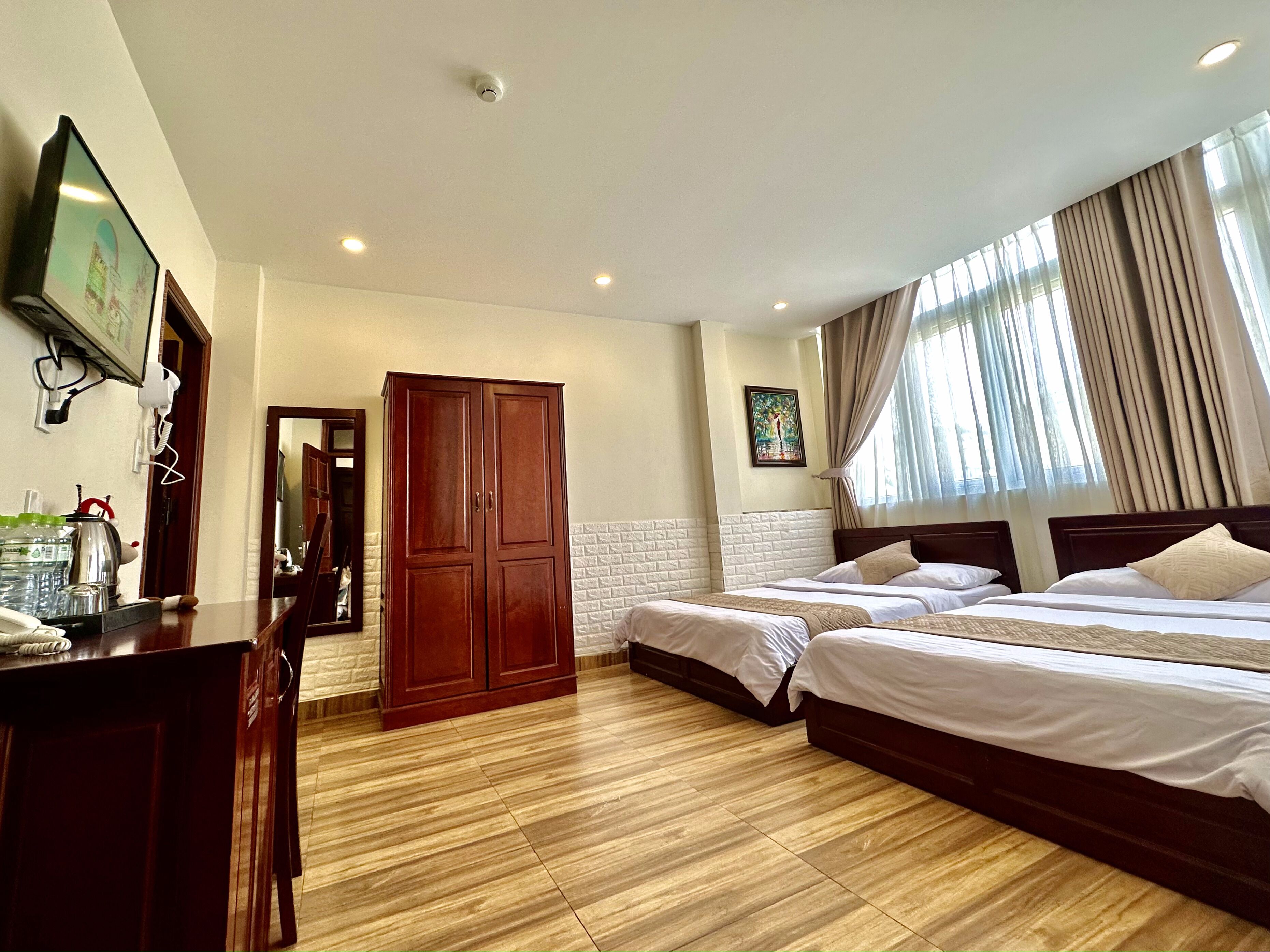 in-room safe, desk, laptop workspace, soundproofing