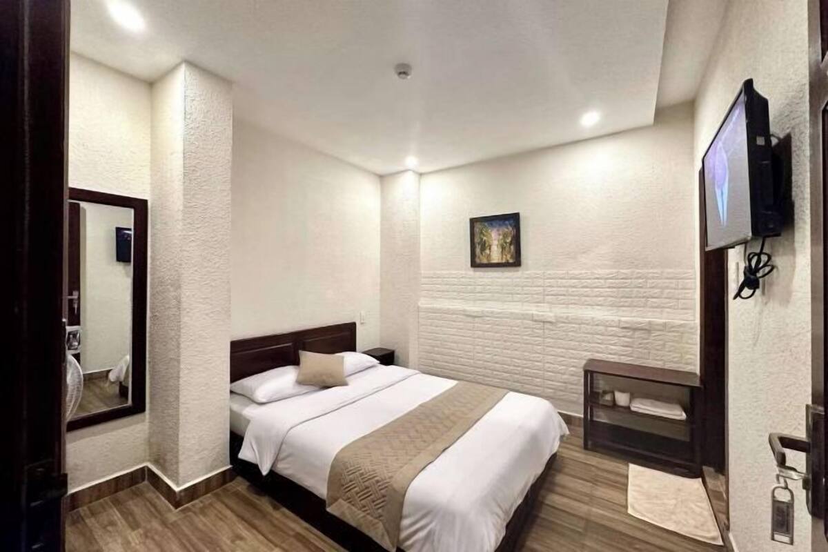 In-room safe, desk, laptop workspace, soundproofing