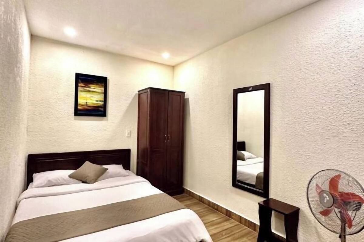 In-room safe, desk, laptop workspace, soundproofing