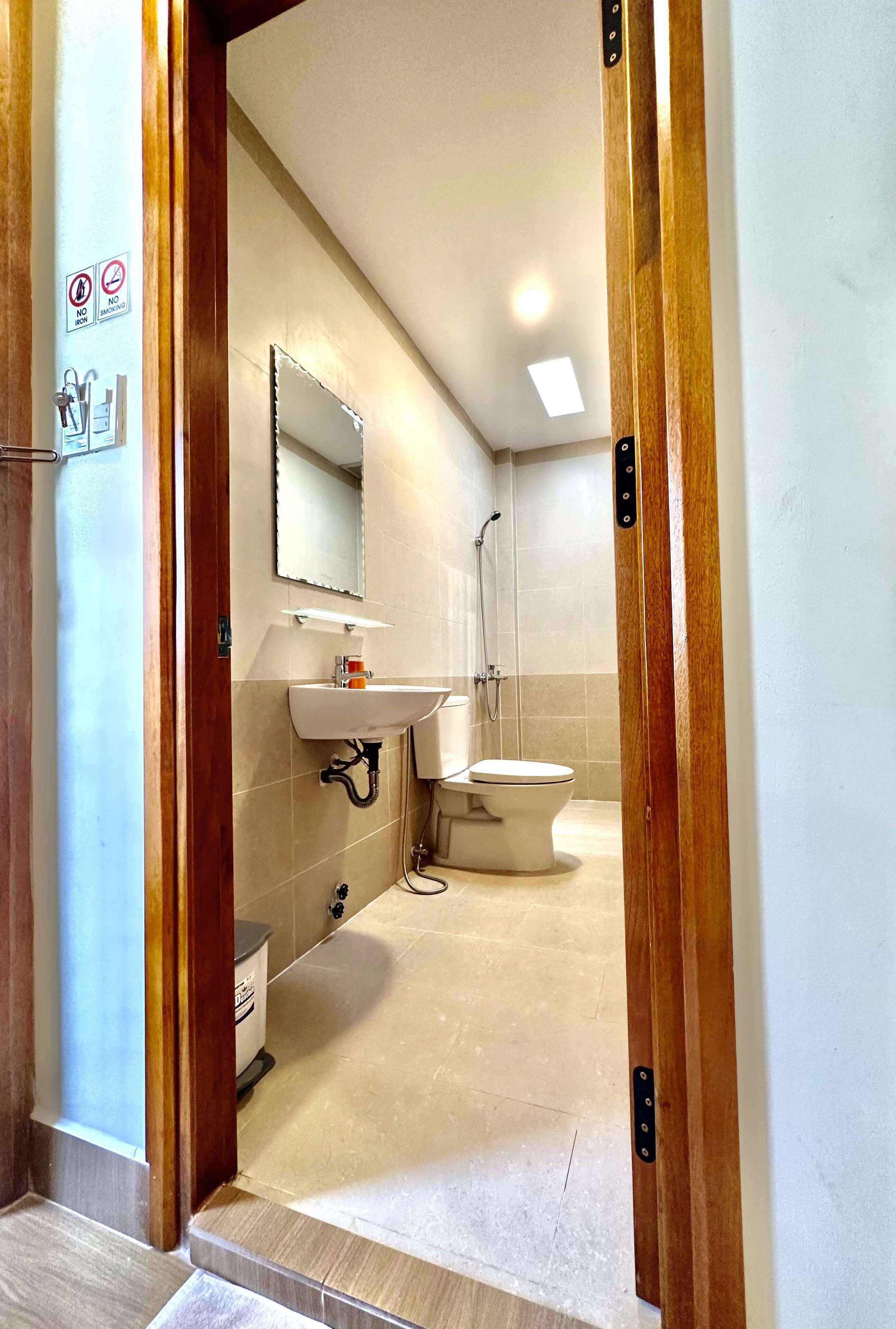 shower, free toiletries, hair dryer, slippers