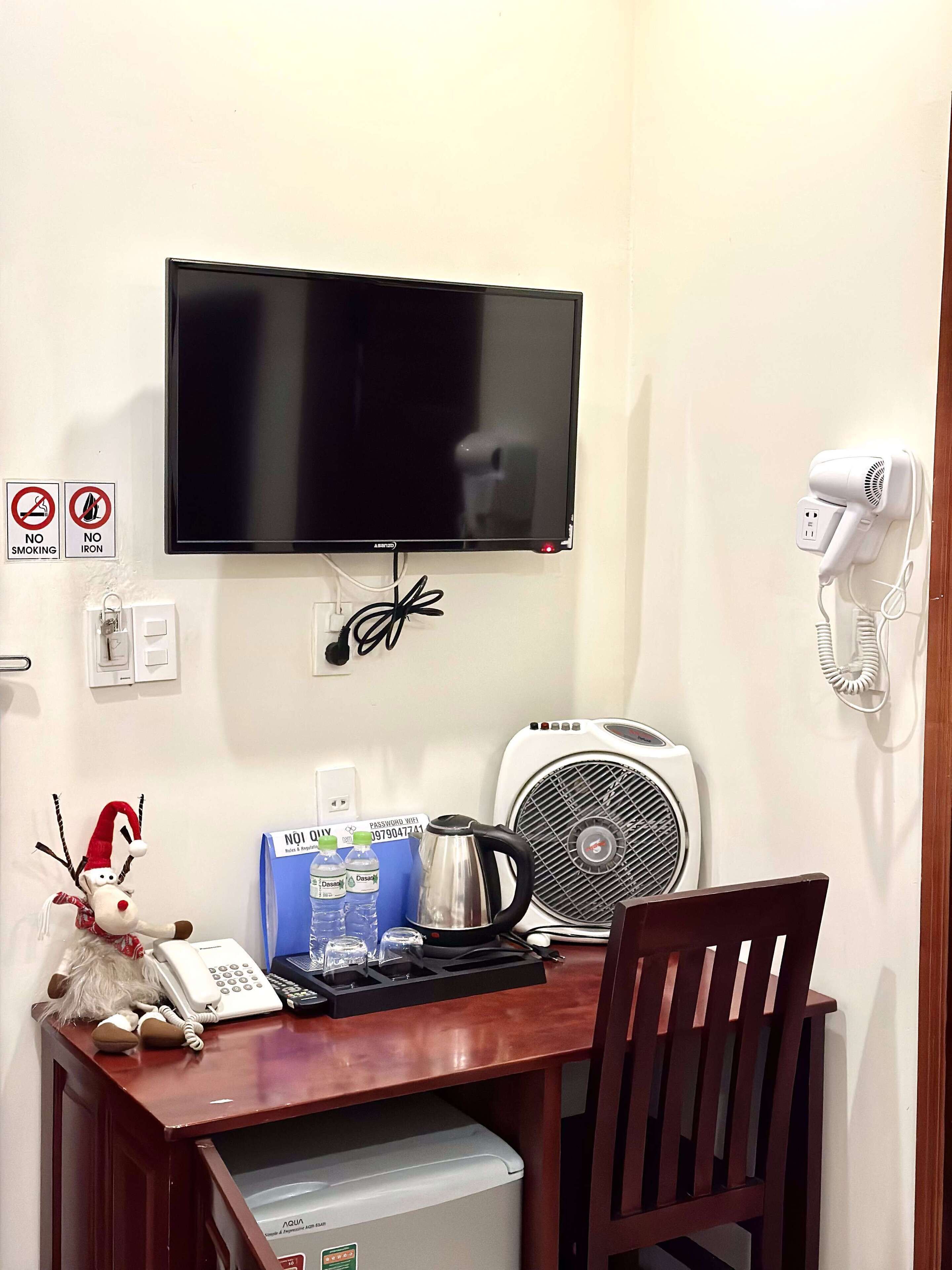 deluxe quadruple room, 2 double beds, non smoking, hill view | in-room dining