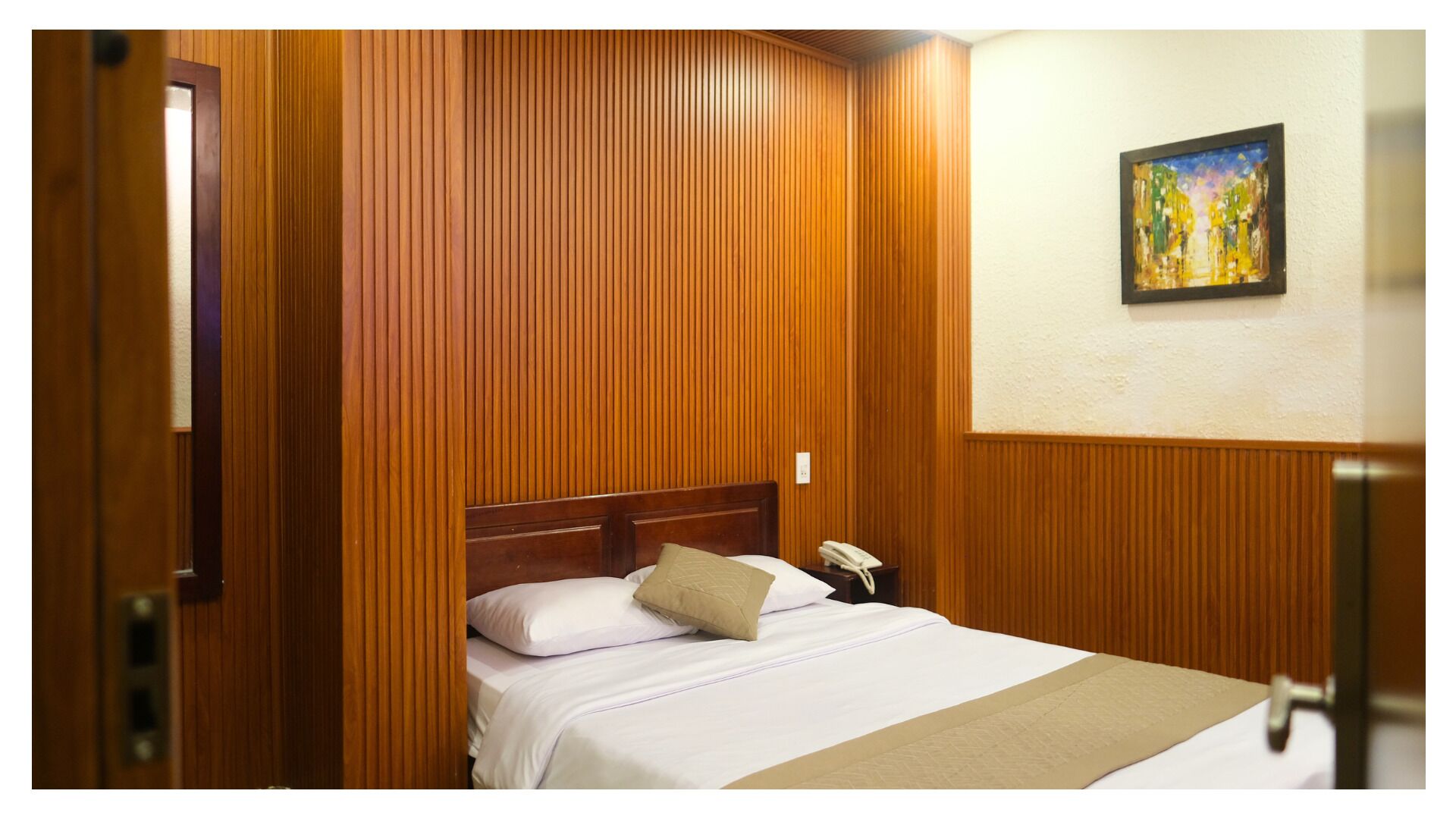 Basement Double Room | In-room safe, desk, laptop workspace, soundproofing