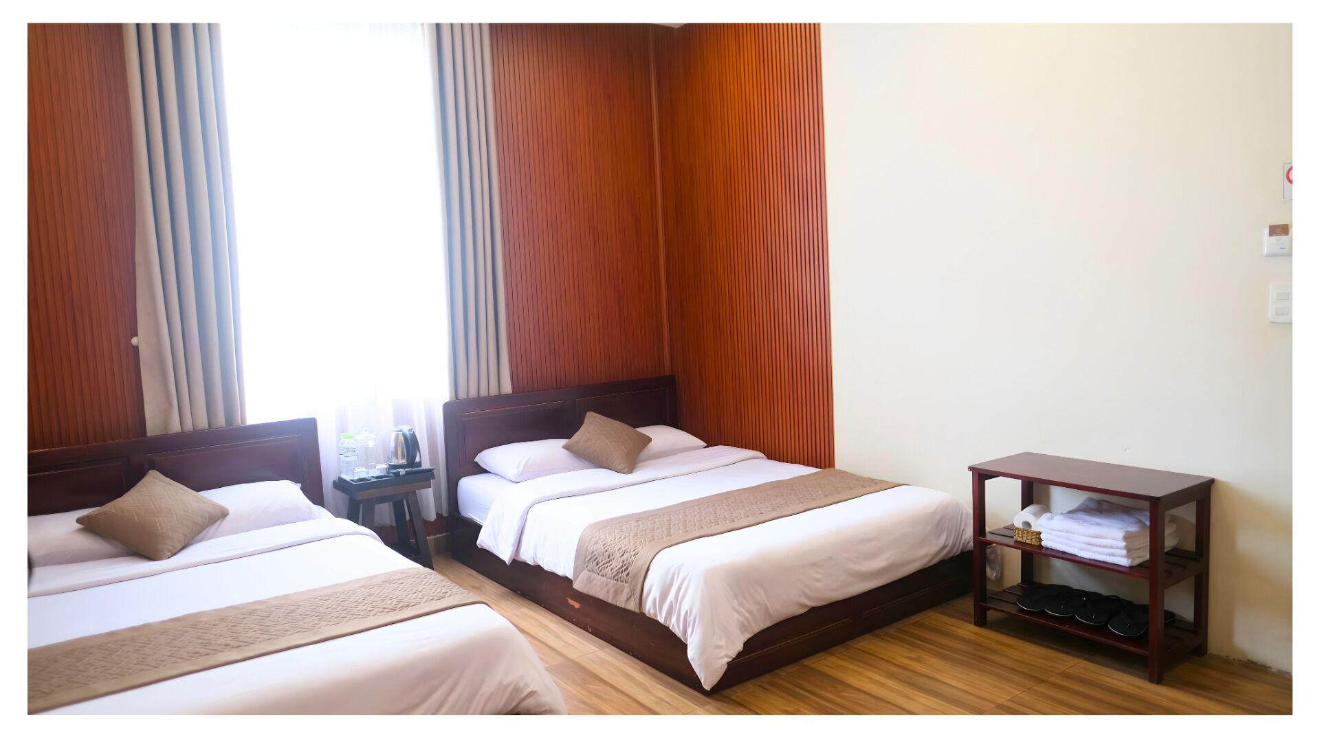 In-room safe, desk, laptop workspace, soundproofing