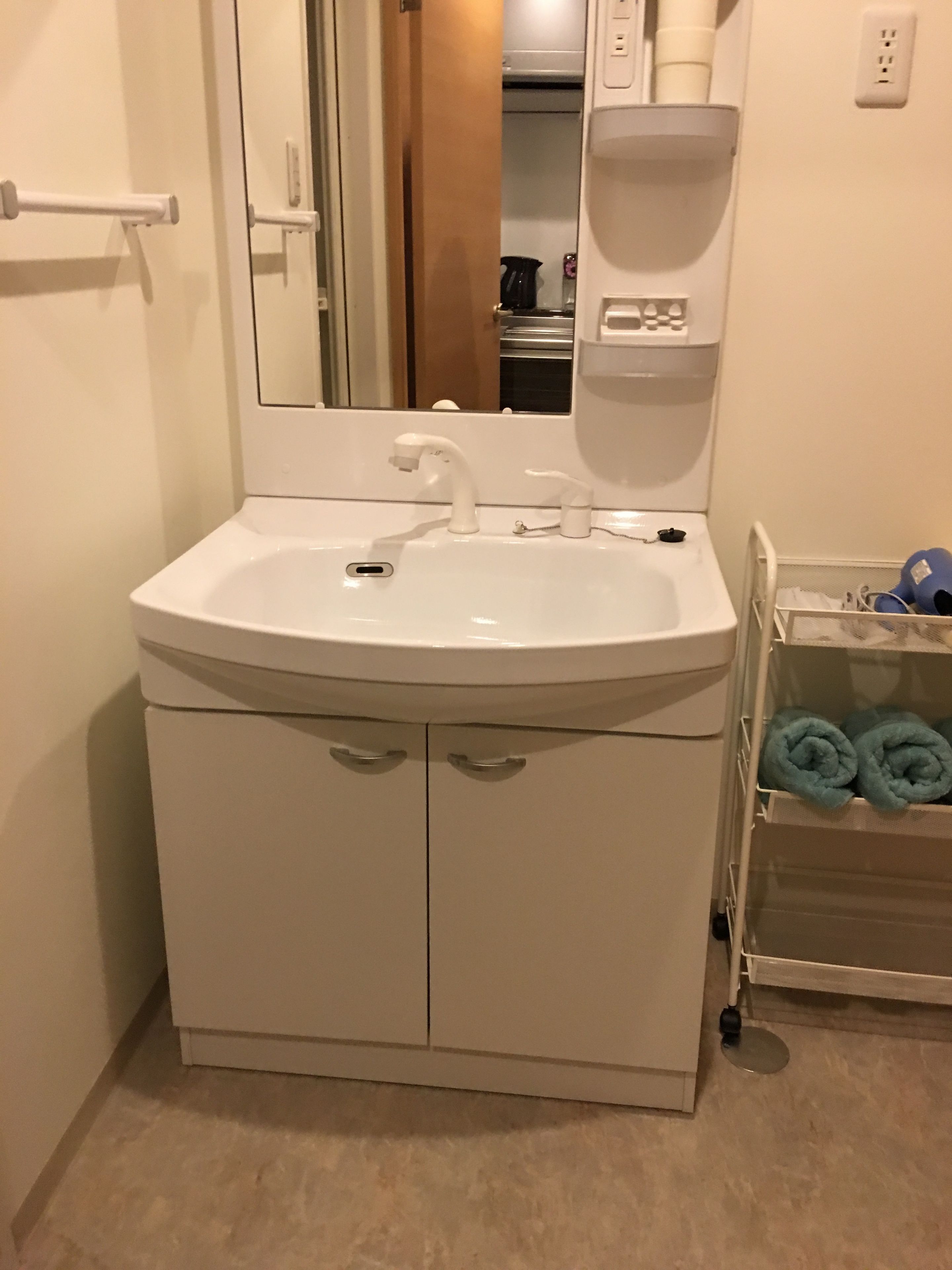 standard double room | bathroom | deep-soaking bathtub, free toiletries, hair dryer, slippers