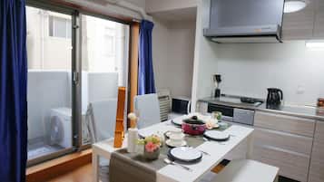 Soundproofing, free WiFi, bed sheets