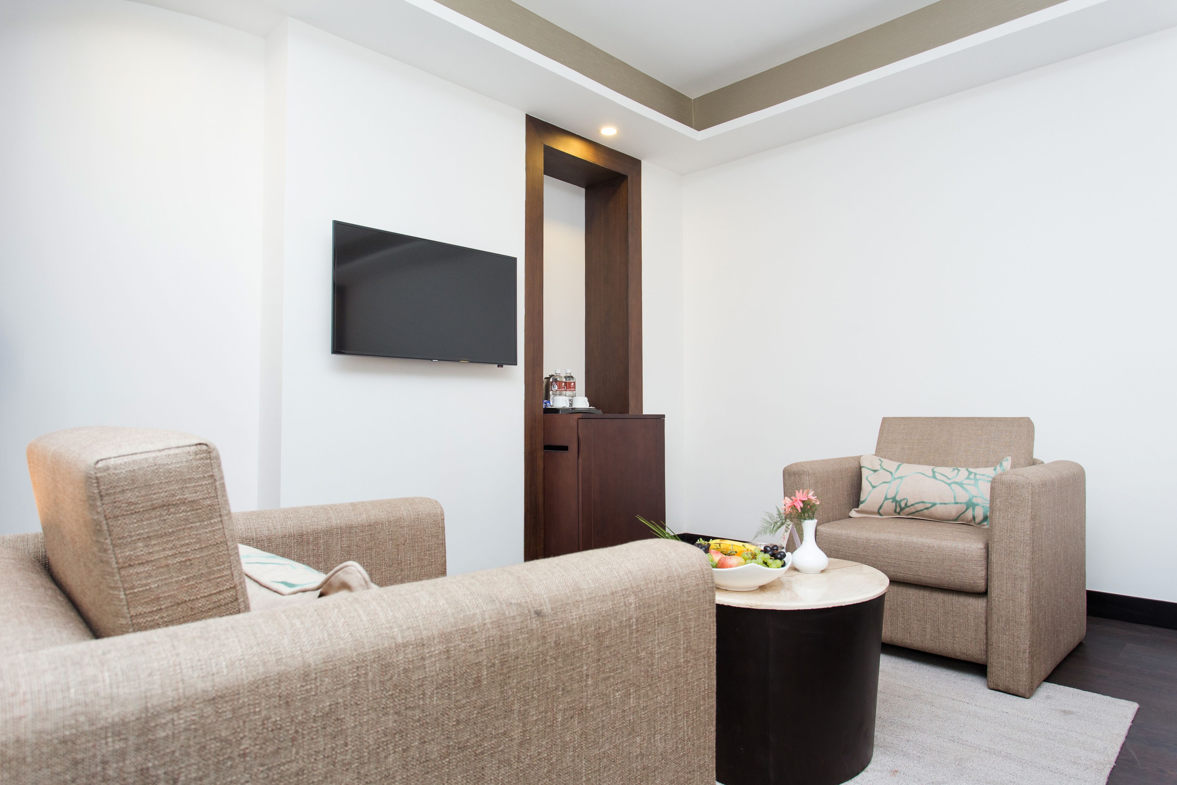 junior studio suite, 1 bedroom | 1 bedroom, minibar, in-room safe, individually decorated