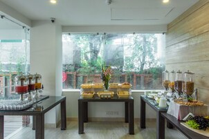 Desayuno buffet todos los días (con cargo)
