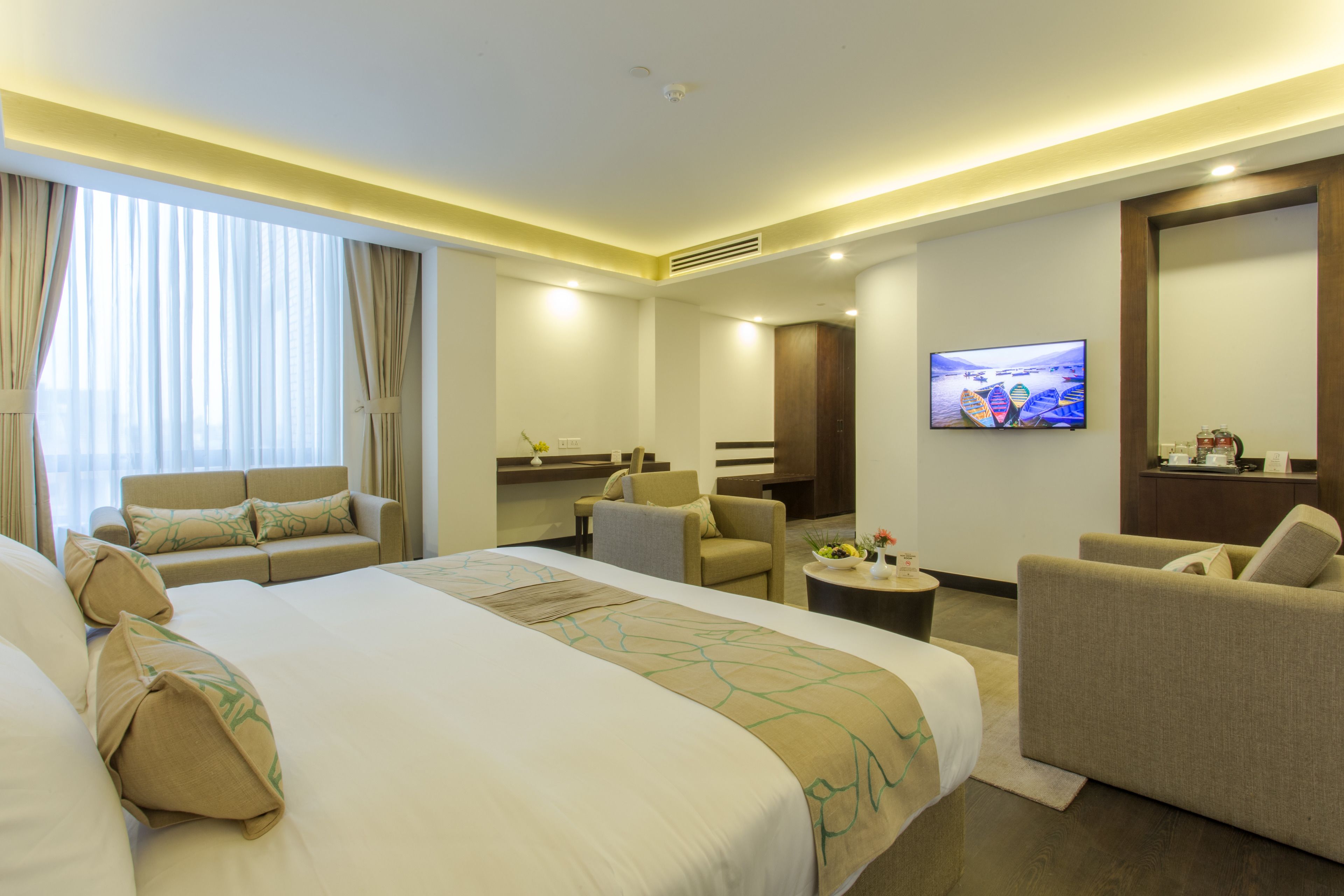 junior studio suite, 1 bedroom | 1 bedroom, minibar, in-room safe, individually decorated