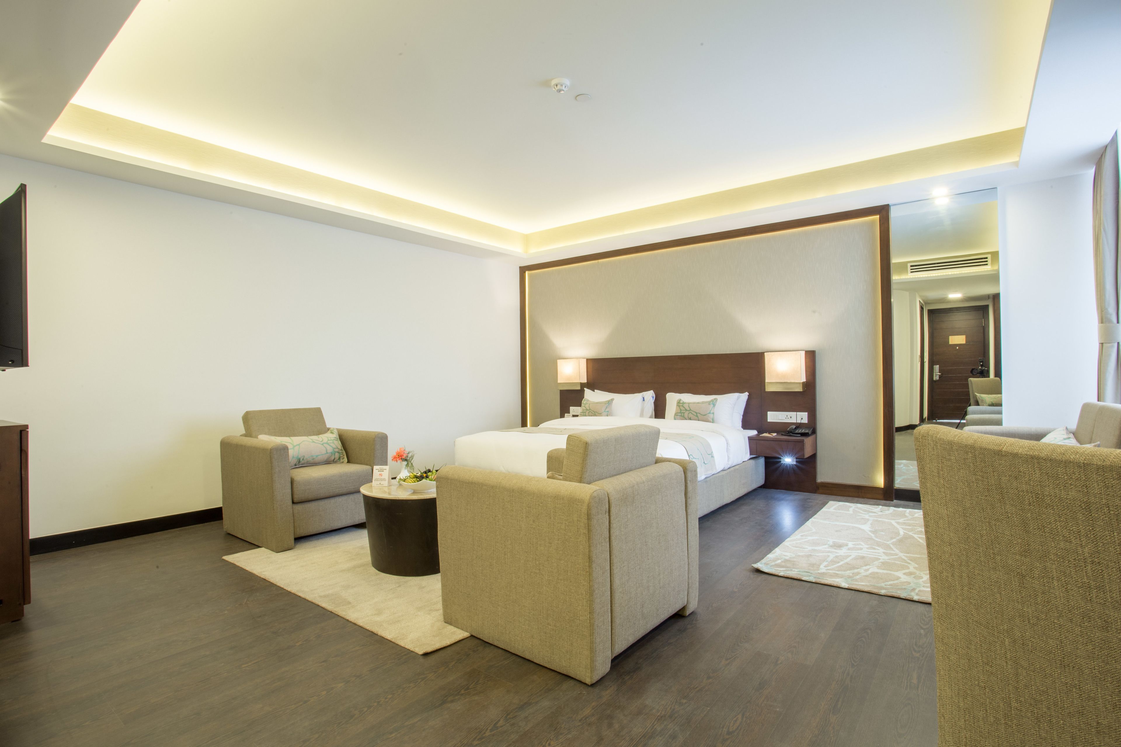 junior studio suite, 1 bedroom | 1 bedroom, minibar, in-room safe, individually decorated