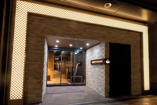 Tallelokero huoneessa, ilmainen Wi-Fi