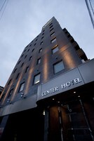 Fachada de la propiedad por la tarde o noche