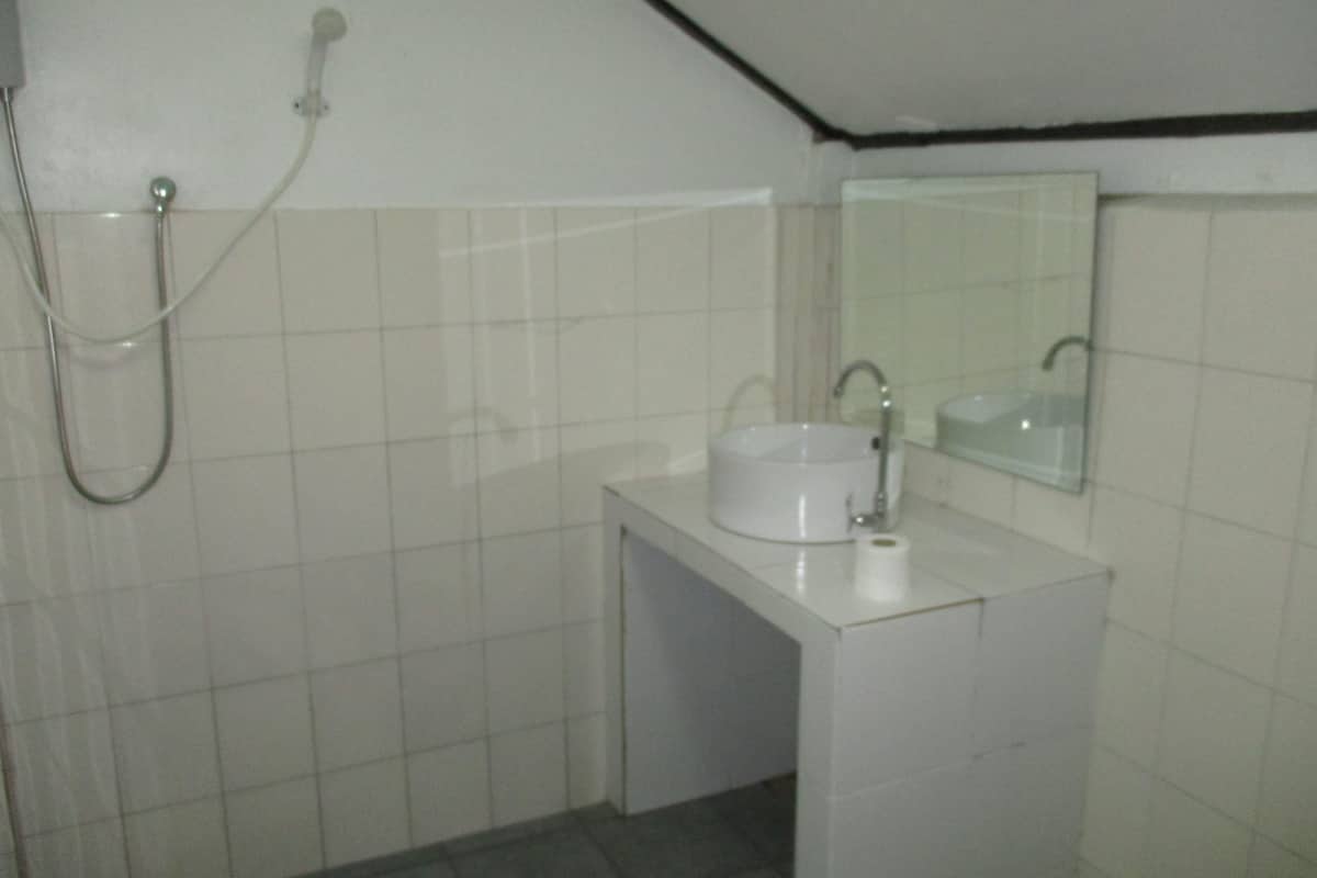 pier side room | bathroom shower