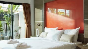 Deluxe Room | Minibar, individually decorated, individually furnished, desk