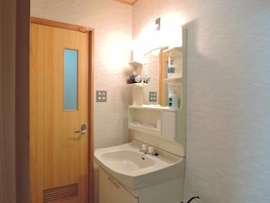 Chambre Quadruple Familiale, 1 chambre | Salle de bain